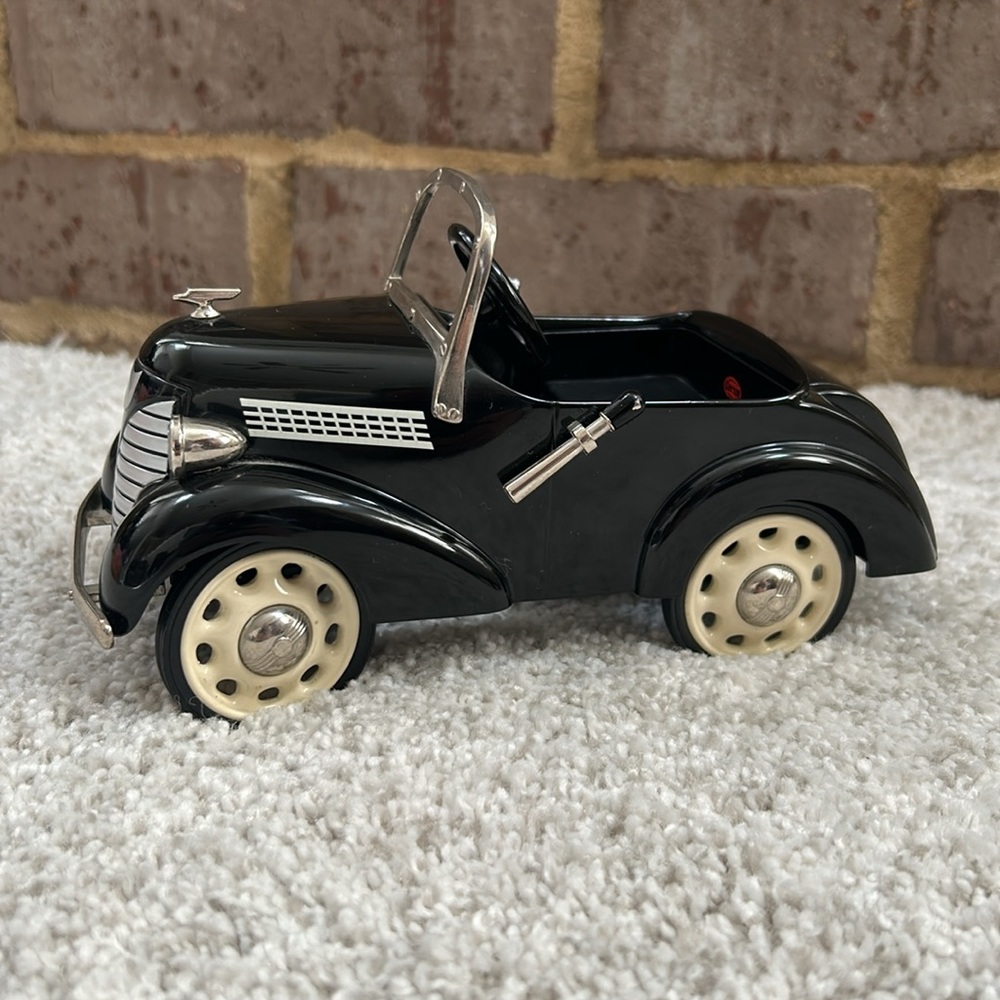 Hallmark Kiddie Car Classics 1937 Ford Luxury Edition DeLuxe Convertible…